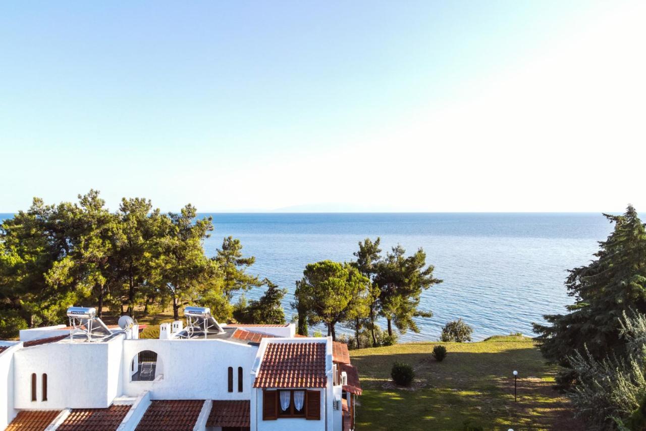 Luna Villa Private Beach Nea Iraklia Exterior photo