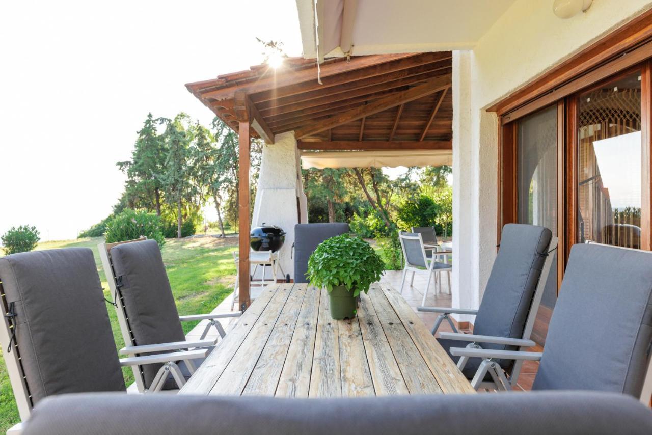 Luna Villa Private Beach Nea Iraklia Exterior photo