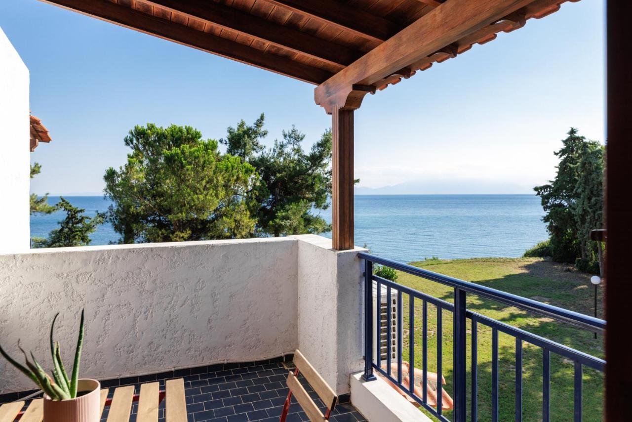 Luna Villa Private Beach Nea Iraklia Exterior photo
