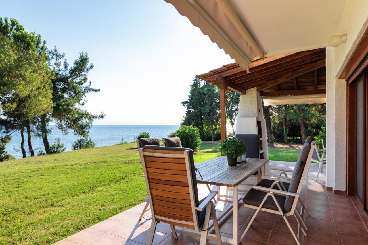 Luna Villa Private Beach Nea Iraklia Exterior photo